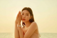  [Biz&Girl] 스와로브스키, '팔색조' 가수 선미 뮤즈 선정