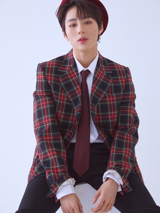 워너원 출신 하성운이 솔로 데뷔 전 자작곡으로 팬들을 만난다./스타크루이엔티