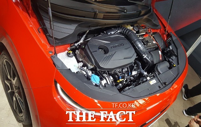 쏘울 부스터는 최고 출력 204마력, 최대 토크 27.0 kgf.m의 강력한 동력성능을 갖춘 1.6 터보 엔진이 장착됐다. /서재근 기자