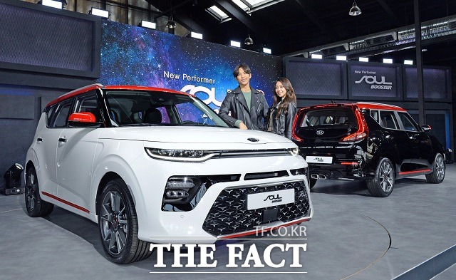 기아차가 23일 개선된 동력성능과 하이테크 디자인, 최첨단 멀티미디어 기능을 갖춘 준중형 박스카 쏘울 부스터를 출시했다. /기아차 제공
