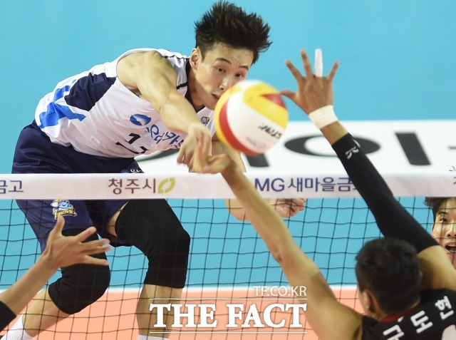 오는 24일(목) 열리는 2018-19 V리그 남녀부 경기를 대상으로 한 배구토토 스페셜 9회차 투표율을 중간집계한 결과, 우리카드-한국전력(1경기)전에서 국내 배구팬의 57.87%가 홈팀 우리카드의 우세를 전망했다./더팩트DB