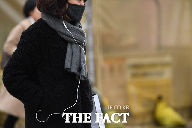 기상청에 따르면 오늘(25일) 출근길 기온이 떨어지면서 추운 날씨가 되겠다. /임세준 기자