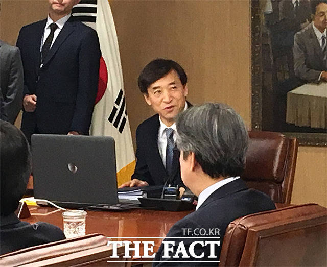 이주열 한국은행 총재가 24일 오전 9시 금융통화위원회 회의를 주최하고 있다. /이지선 기자