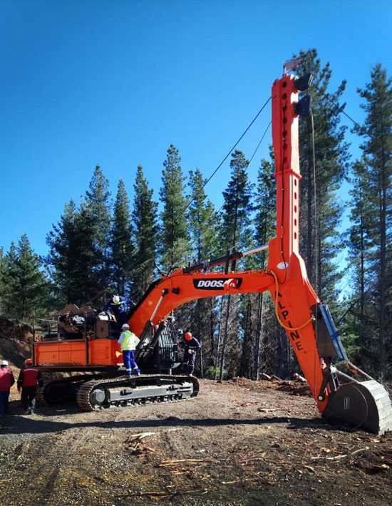 두산인프라코어는 칠레 베살코와 산림용 특수 장비 21대 공급계약을 체결했다고 24일 밝혔다. /두산인프라코어 제공
