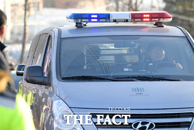 사법행정권 남용 의혹으로 구속영장이 청구된 양승태 전 대법원장 23일 오후 서울 서초구 서울중앙지방법원에서 영장실질심사를 마치고 대기장소인 경기도 의왕시 서울구치소로 향하고 있다. /의왕=김세정 기자