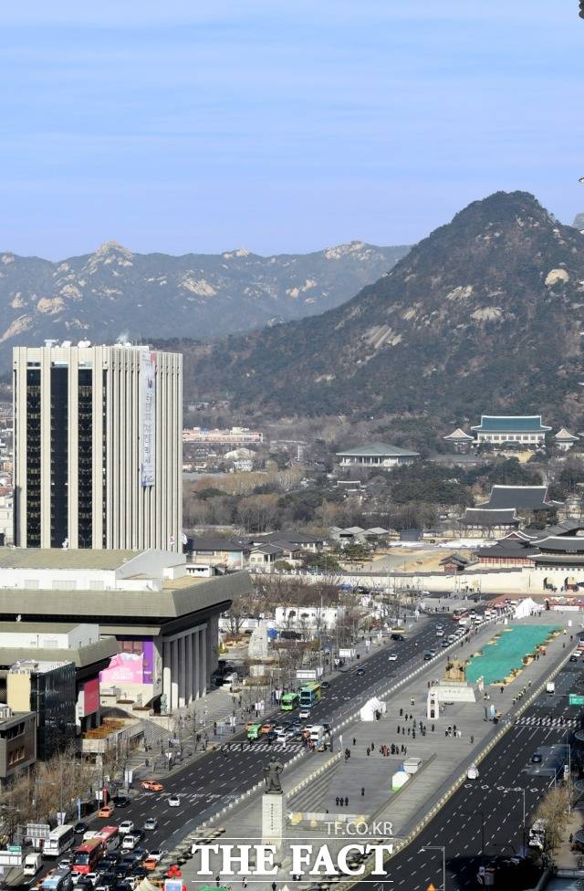 서울시가 발표한 광화문 개편안엔 정부서울청사 부지가 일부 포함되는 것으로 알려졌다. 이에 대해 김부겸 행안부 장관은 한 마디로 정부서울청사를 포기하라는 것이라고 반발했다. /남용희 기자