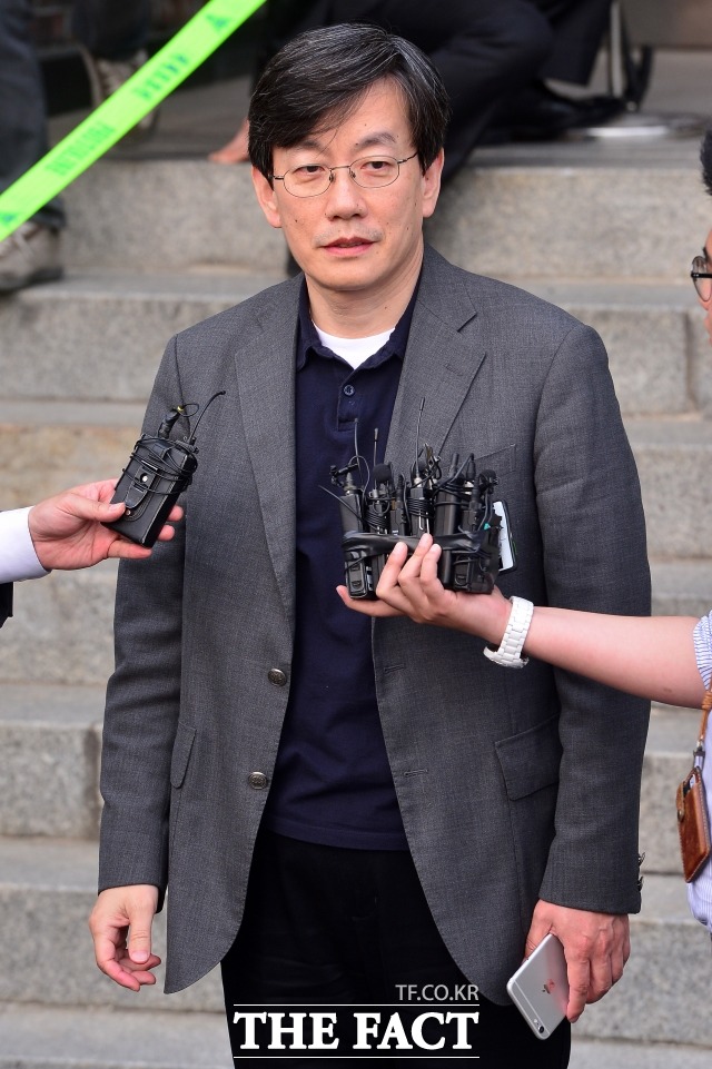 손석희 JTBC 대표이사와 김웅 라이언앤폭스 대표가 폭행-공갈 시비를 벌이고 있는 가운데, 두 사람의 상반된 주장으로 진실 공방이 격화되고 있다. /남윤호 기자