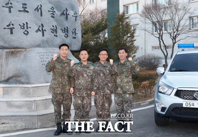 LG복지재단이 의식을 잃고 숨을 쉬지 못하던 13개월 아기를 응급조치와 긴급이송으로 구한 수도방위사령부 소속 장병 4명에게 LG 의인상을 수여한다고 27일 밝혔다. /LG 제공