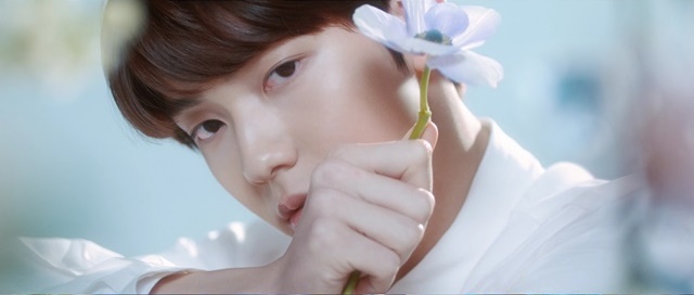 투모로우바이투게더 수빈의 퀘스쳐닝 필름 영상 중 한 장면./빅히트 엔터테인먼트 제공