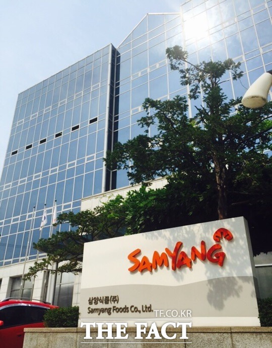 삼양식품이 일본 현지 판매법인 삼양 재팬을 설립한다고 29일 밝혔다. 삼양식품은 늘어나는 불닭브랜드 수요에 따라 일본 법인을 설립한다고 전했다. /더팩트 DB