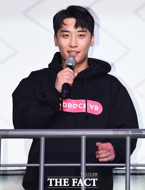 빅뱅 승리가 운영하는 클럽 버닝썬에서 폭행사건이 일어나자 누리꾼은 승리가 입장을 밝히길 기다리고 있다./이동률 기자