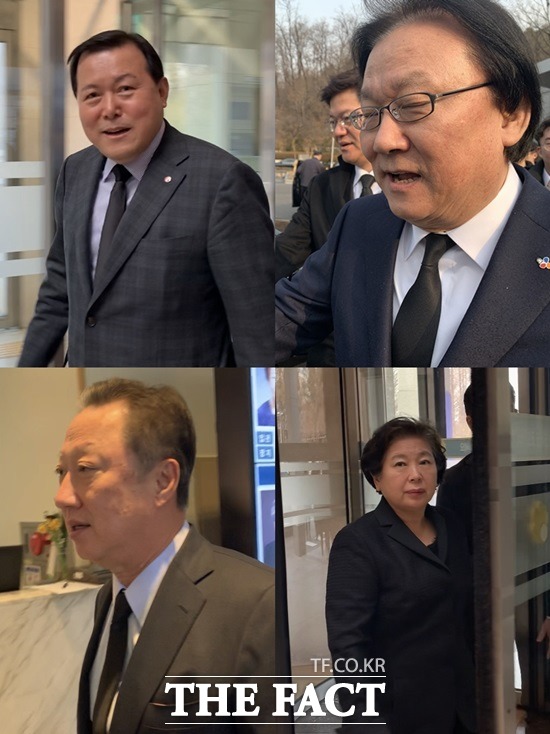 황각규 롯데지주 부회장, 박근희 CJ그룹 부회장, 현정은 현대그룹 회장, 박용만 대한상공회의소 회장(왼쪽 위부터 시계 방향)이 30일 서울 강남 삼성서울병원에 마련된 이인희 한솔그룹 고문의 빈소를 찾았다. /삼성서울병원=서민지 기자