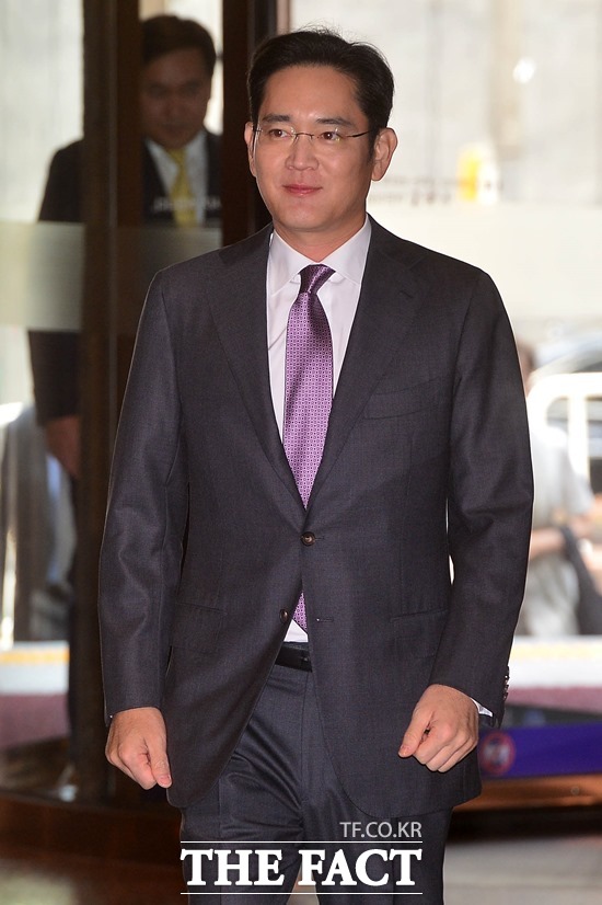 이재용 삼성전자 부회장이 30일 삼성전자 화성사업장을 방문한 홍영표 더불어민주당 원내대표를 만난다. /더팩트 DB