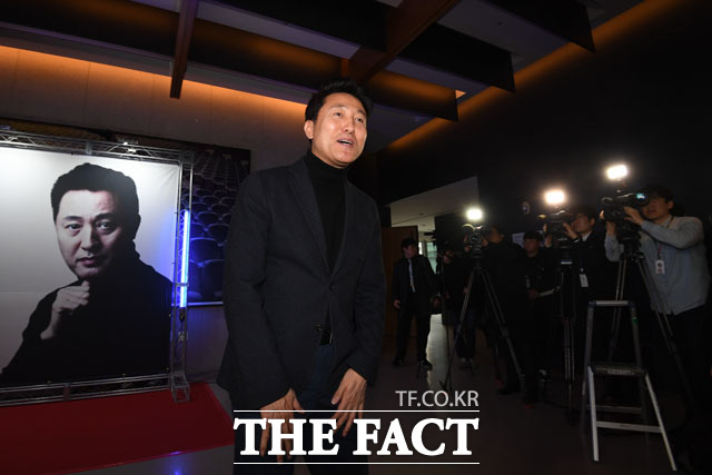 참석한 지지자들에게 인사하는 오세훈 전 서울시장