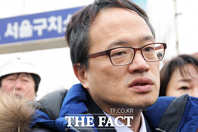 박주민 의원이 취재진에 전달한 김경수 지사의 발언, 이른 시간 안에 판결을 바로잡고 도정에 복귀해 경남 경제를 부활 시키겠습니다.