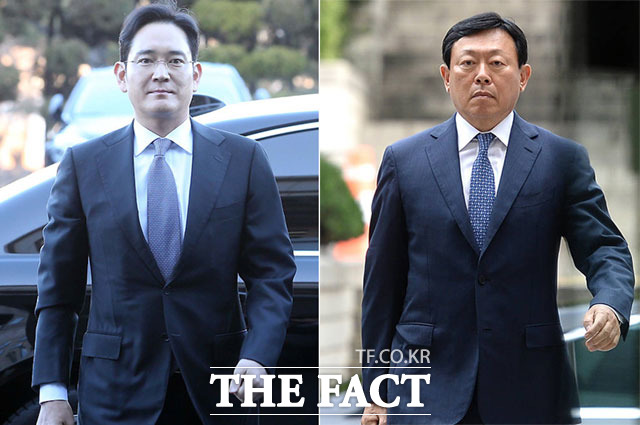 재계는 그룹 총수 가운데 이재용 삼성전자 부회장(왼쪽)과 신동빈 롯데그룹 회장의 설 연휴 움직임에 주목하고 있다. 이재용 삼성전자 부회장의 경우 설 연휴 기간에 중국 출장길에 오를 가능성이 제기된다. 신동빈 롯데그룹 회장은 신동주 전 일본 롯데홀딩스 부회장으로부터 설 명절에 만나자는 초대 편지를 받은 상태다. /더팩트 DB