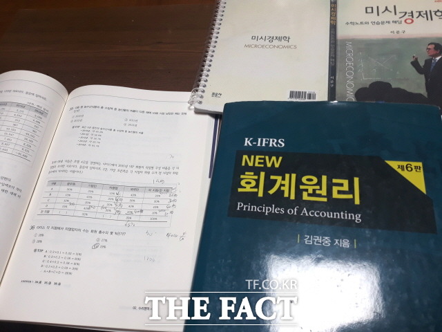 취준에 절대적인 영향을 미치는스터디는 들어가려고 하는 취준생의 서류 합격 경험을 묻거나 심지어 정규직 경력 유무를 묻기도 한다./취준생 영업 제공