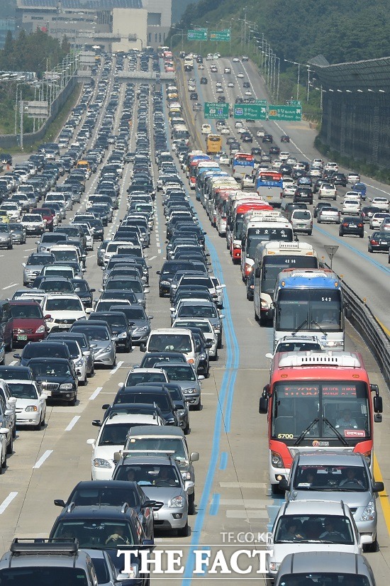 5일 오전 서해안고속도로 서울방향 서평택IC 부근에서 13중 추돌사고가 발생했다. / 더팩트DB(기사내용과 무관)