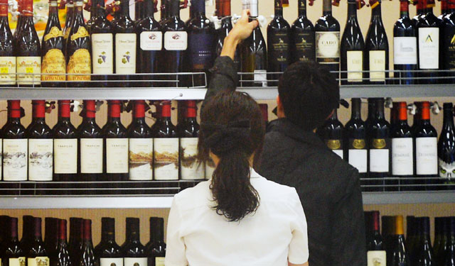 이마트는 지난해 전체 주류 매출에서 국산 맥주 비중이 21.4%로 수입 맥주(25.3%)와 와인(22.7%)에 이어 3위를 차지했다고 6일 밝혔다. /더팩트 DB