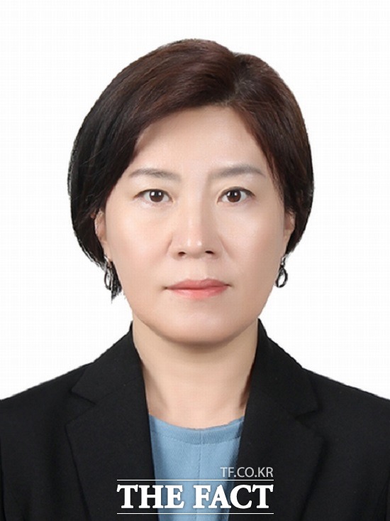 문재인 대통령은 7일 여성가족부 차관에 김희경 문화체육관광부 차관보를 임명했다. /청와대 제공