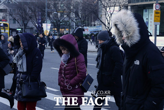 기상청에 따르면 오늘(8일)은 전국이 한파로 서울이 영하 10도 등 기온이 뚝 떨어지는 날씨가 되겠다. /더팩트 DB