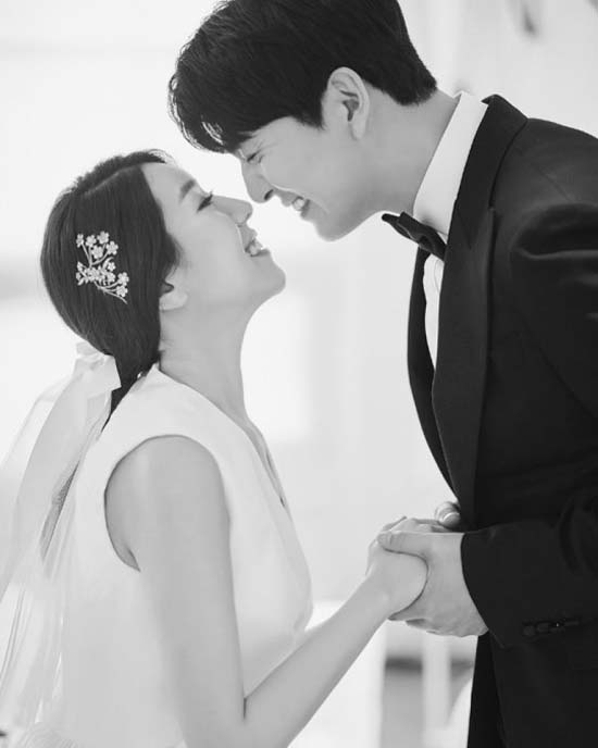 서수연(왼쪽)과 이필모는 오는 9일 비공개 결혼식을 올린다. /서수연 인스타그램