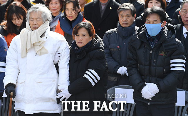 백기완 통일문제연구소장과 고인의 부모 김미숙, 김해기 씨(왼쪽부터)
