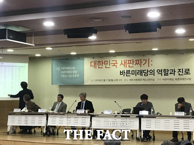 손학규 대표는 다른 의원들과 다르게 이날 토론회 자리를 끝까지 지켰다. 대한민국 새판짜기:바른미래당의 역할과 진로 토론회의 모습. /박재우 기자