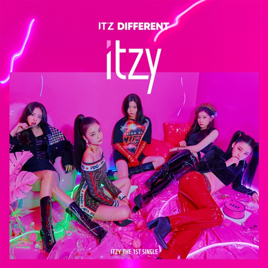 ITZY(있지)는 12일 정식 데뷔하며 데뷔 신고식을 치른다. /JYP 엔터테인먼트 제공