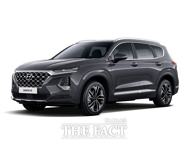 현대차가 싼타페의 연간 10만 대 판매 달성을 기념해 오는 4월 30일까지 고객 감사 이벤트를 시행한다고 11일 밝혔다. /현대차 제공
