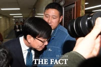 [TF포토] 더민주 의총 참석한 김상조 공정위원장