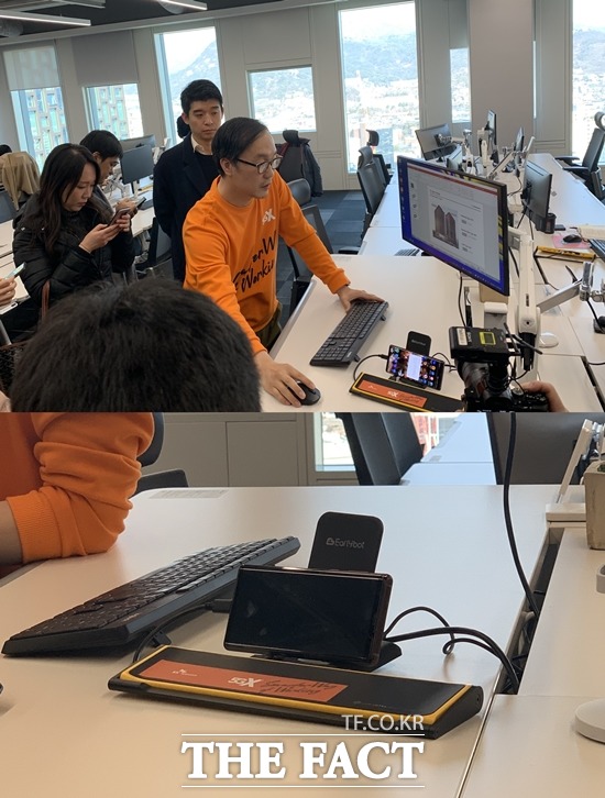 5G VDI 도킹 시스템은 개인 노트북이나 PC를 이동하지 않아도 스마트폰만 연결하면 데스크톱 환경을 연동해준다. /종로=서민지 기자