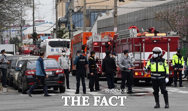 14일 소방당국 등에 따르면 이날 오전 8시 42분쯤 대전 유성구 외삼동 한화 대전공장에서 강한 폭발과 함께 화재가 발생했다. 사진은 기사 내용과 무관함. /더팩트 DB