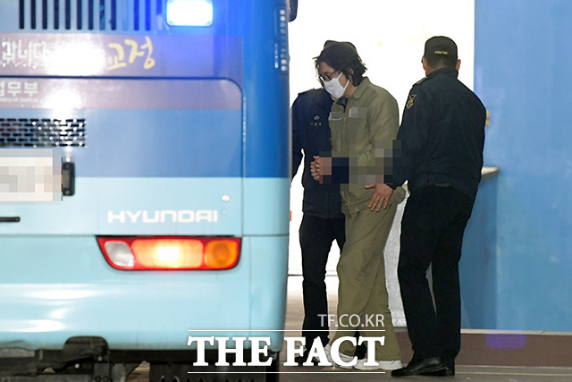 재판부는 횡령·배임 액수가 200억 원이 넘고, 범행에 회사 직원들이 조직적으로 가담했다는 점에서 죄질이 좋지 않다며 실형 선고 이유를 설명했다. /이선화 기자