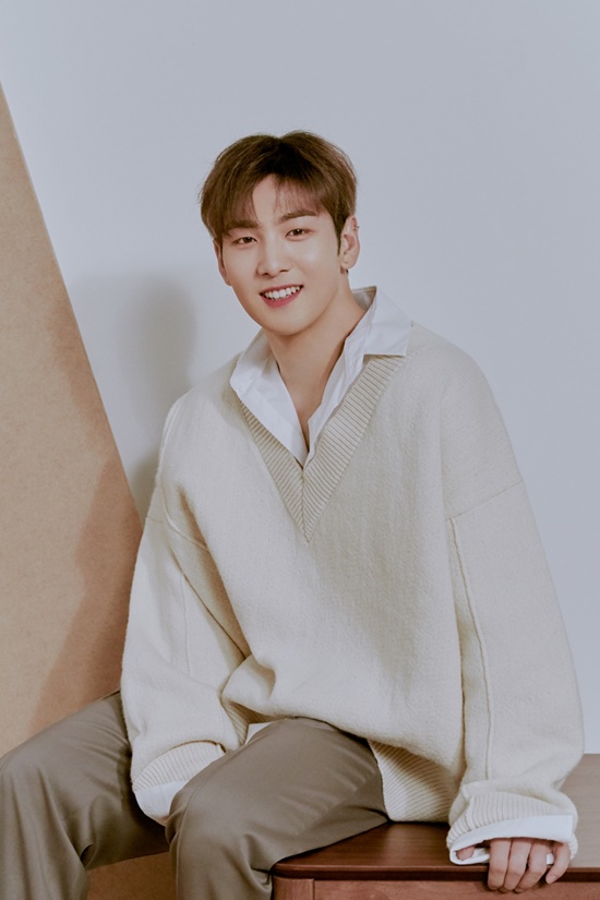 백호는 2019년 뉴이스트 완전체로 컴백하며 국내 가요계 활동을 이어간다. /플레디스 엔터테인먼트 제공