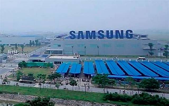 김정은, 베트남 삼정전자 공장 방문하나 김정은 북한 국무위원장이 오는 27일 베트남 하노이에서 열리는 제2차 북미정상회담을 전후로 삼성전자 베트남 스마트폰 제조공장을 전격 방문할 수 있다는 관측이 나오고 있다. 사진은 베트남 박닌성 옌퐁공단에 위치한 삼성전자 스마트폰 공장. /삼성전자 제공