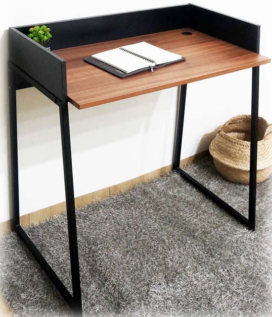 이마트는 지난해 소형 책상 매출이 전년 대비 62% 증가했다고 18일 밝혔다. 사진은 이마트의 길이 84cm짜리 윈드 책상. /이마트 제공