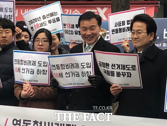 18일 선거제 개혁 서명운동 기자회견에 나선 손학규 바른미래당 대표는 (선거제 개혁이) 반드시 될 것이라며 시민들의 이해가 많이 높아졌다고 밝혔다. /문혜현 기자