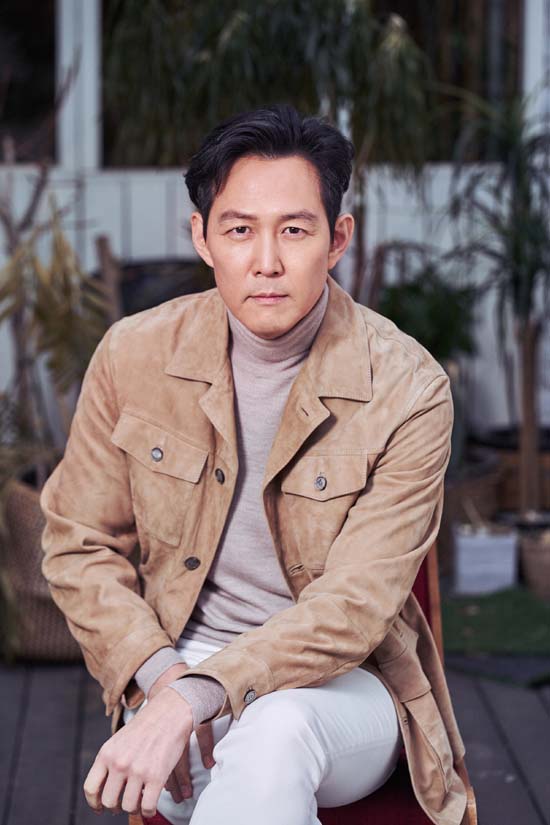 이정재는 목사 역은 이번이 처음이었다며 그동안 내가 맡은 역할 중에 제일 신선했다고 말했다. /CJ엔터테인먼트 제공