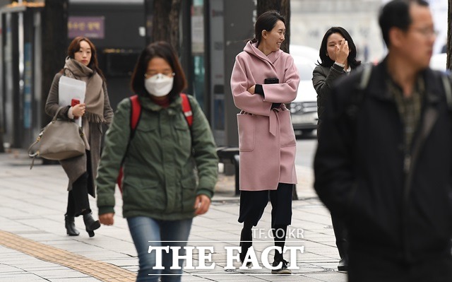 서울은 아침 최저 -2도, 낮 최고기온 7도로 예보됐다. 중국 산둥반도 부근에서 동진하는 고기압의 영향으로 전국이 대체로 맑겠다. /임세준 기자