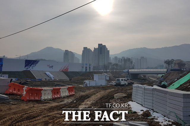 의왕 백운 효성해링턴플레이스 단지 인근 부지도 공사가 진행 중이다.