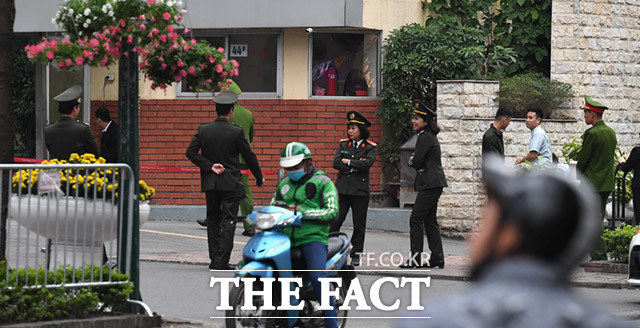 호텔 인근에는 베트남 당국 공안이 배치되어 있다.
