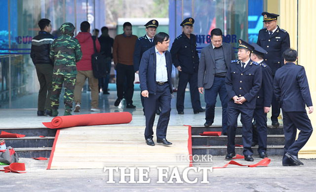 군경 관계자들이 동당역을 점검하고 있는 모습. /임세준 기자