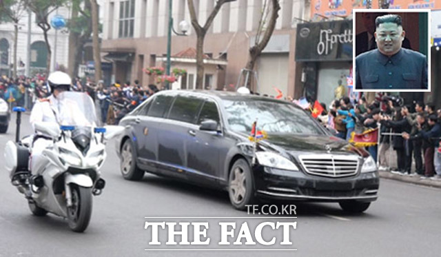 26일 베트남 하노이 호텔에 도착한 김정은 북한 국무위원장의 차량. / 하노이(베트남)=이원석 기자