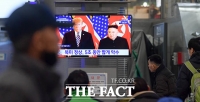 [TF포토] '제2차 북미정상회담' 시청하는 시민들