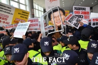  [TF현장] 자유한국당 전당대회, 민주노총 등 기습 시위에 '아수라장'(영상)