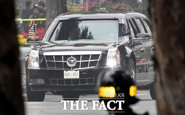 북미정상회담이 열리는 메트로폴 호텔로 들어서는 트럼프 미국 대통령의 차량
