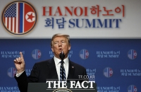 [TF포토] '핵 담판 결렬' 단독 기자회견 하는 트럼프 대통령