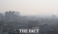 [TF포토] 미세먼지로 숨막히는 주말 아침