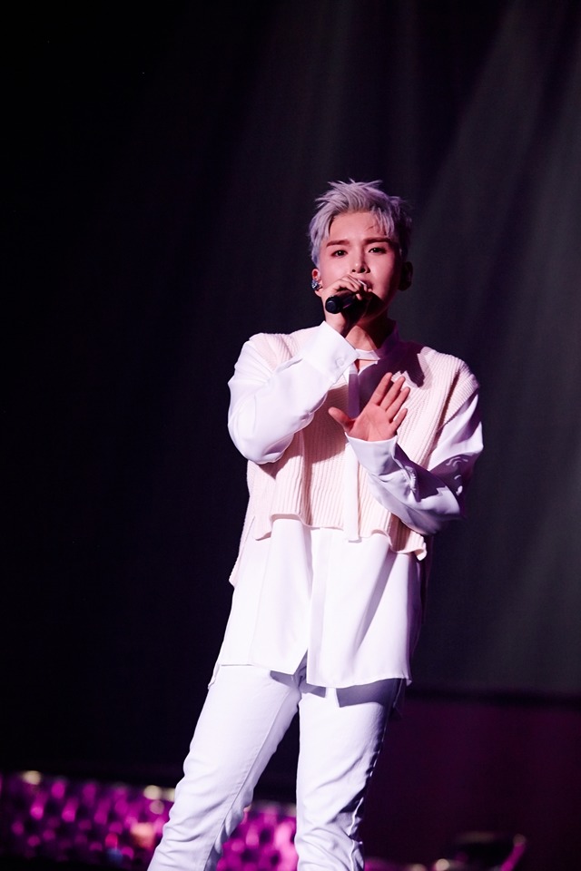 보고싶었어요 엘프 제대 후, 공식적인 자리에서 처음으로 팬들을 만나는 려욱은 설레는 마음을 감추지 못했다. /SM엔터테인먼트 제공